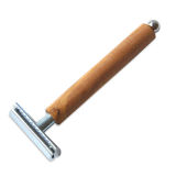 Razor with handle made of olive wood type "K2" M3
